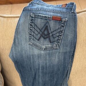 Levi's Women's Light Blue Straight Leg Jeans with Back Pocket Stitch